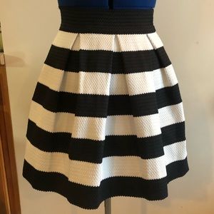 Black and White Elastic Stripe Skirt!